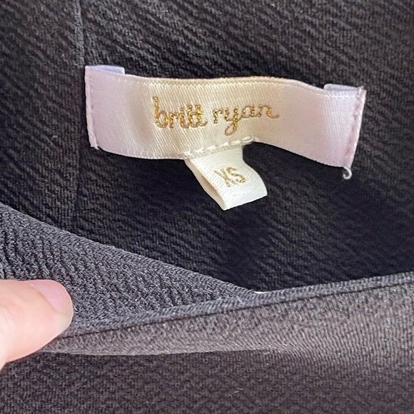 BRITT RYAN BLACK FEATHER LAME OSTRICH THREE QUARTER SLEEVE COCKTAIL DRESS - Picture 2 of 10